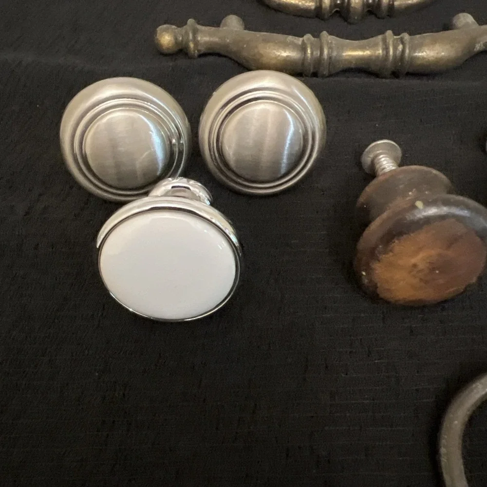 Mixed Lot Of Vintage & New Knobs And Pulls